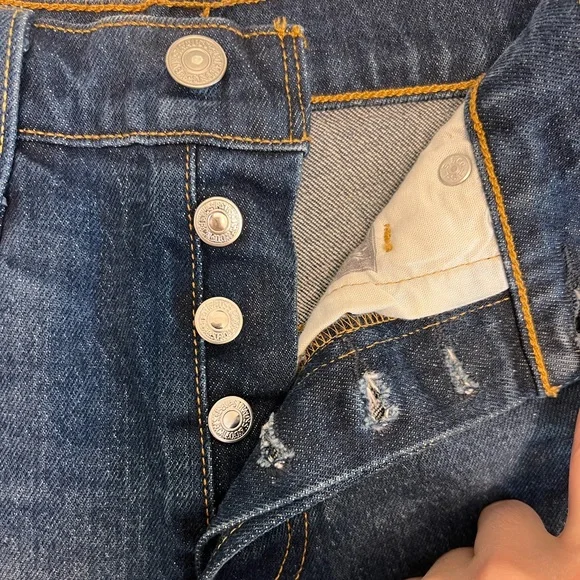 LEVIS HIGH RISE 501 DENIM SHORTS ✨ - Picture 3 of 6